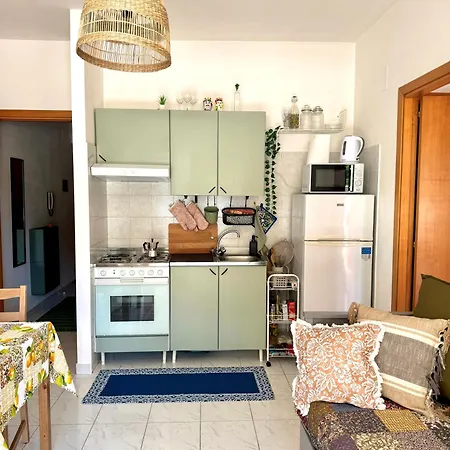 Oasi Sul Mare: Comodo Apartment Letojanni