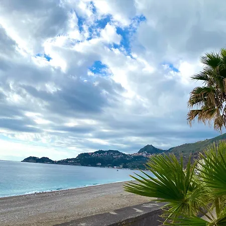 Oasi Sul Mare: Comodo Apartment Letojanni