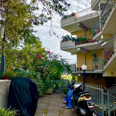 Apartment Oasi Sul Mare: Comodo Letojanni