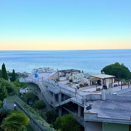 Oasi Sul Mare: Comodo * 勒托阳尼
